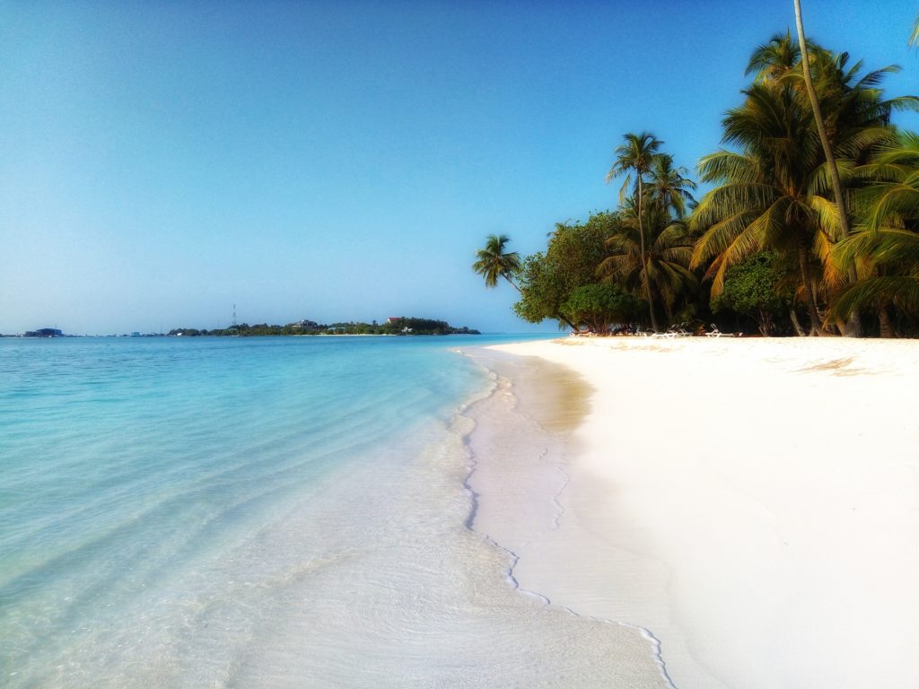 Beach-sea-Maldives-Sirimiri