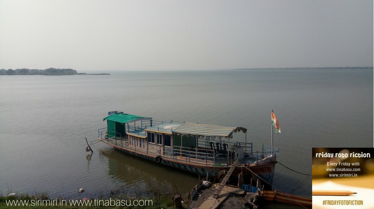 Friday-Foto-Fiction-Boat-Sea-sirimiri